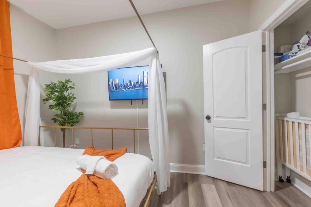 Pumpkin Premise By Airport, 5 Beds, Sleeps 8, Book 7 Days, Get 20 Percent Off Apartman Newark Kültér fotó
